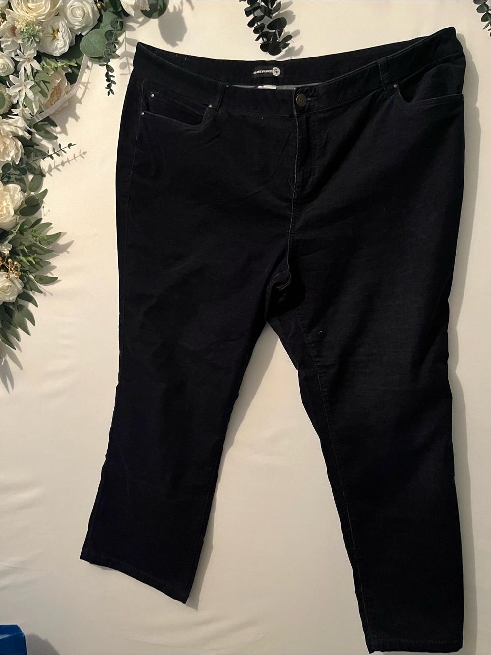 Women’s Straight Leg Black Capri Pants